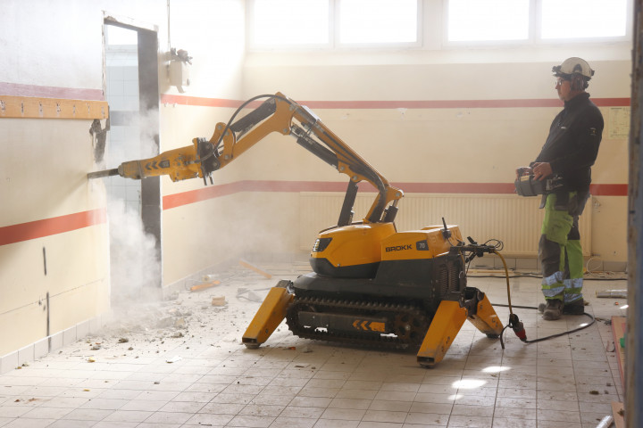 Brokk 70 - brokk 70 demolition-720x480